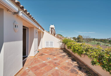 Luxury Penthouse with Panoramic Golf and sea Views in Las Alamandas