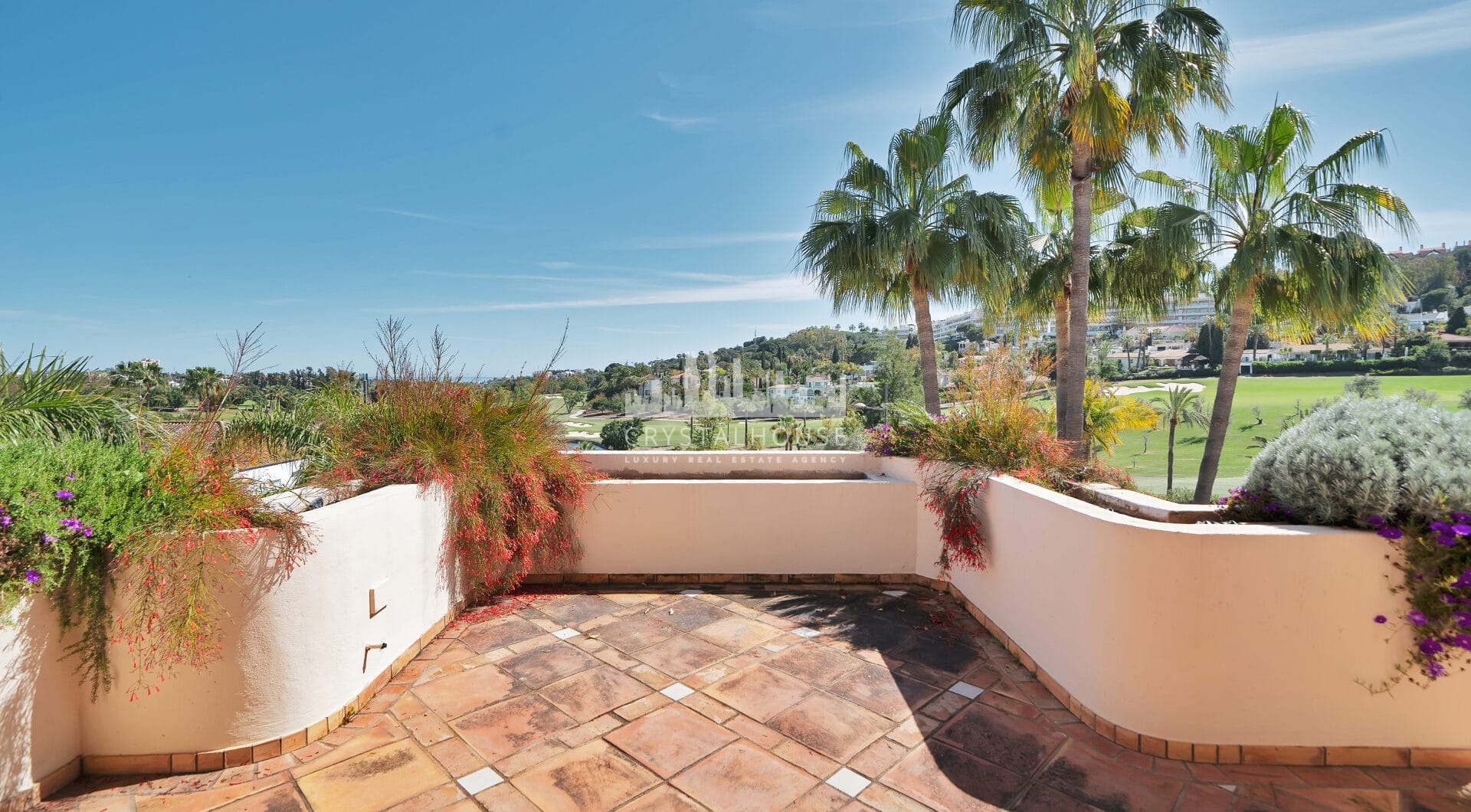 Luxury Penthouse with Panoramic Golf and sea Views in Las Alamandas