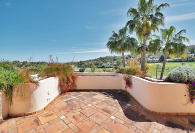 Luxury Penthouse with Panoramic Golf and sea Views in Las Alamandas