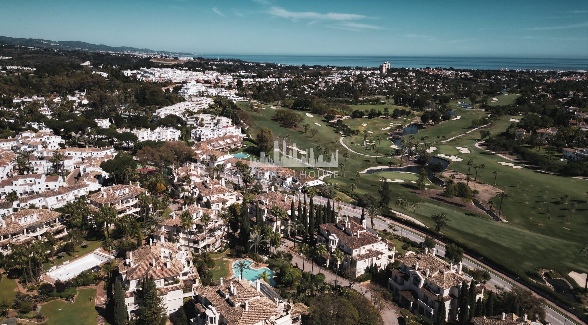 Luxury Penthouse with Panoramic Golf and sea Views in Las Alamandas