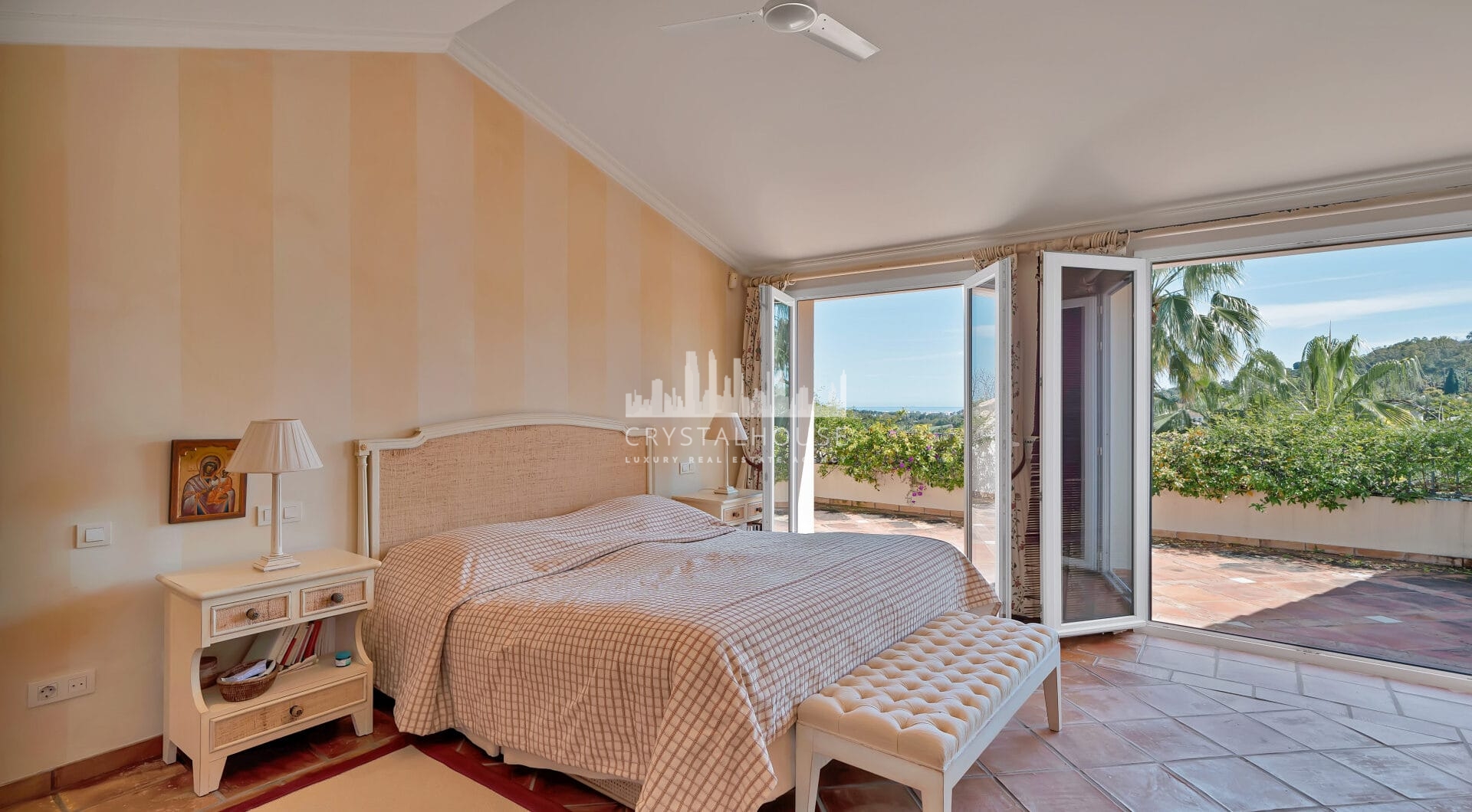 Luxury Penthouse with Panoramic Golf and sea Views in Las Alamandas
