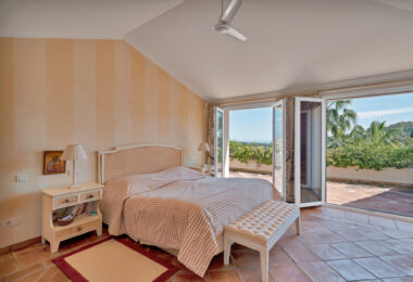 Luxury Penthouse with Panoramic Golf and sea Views in Las Alamandas