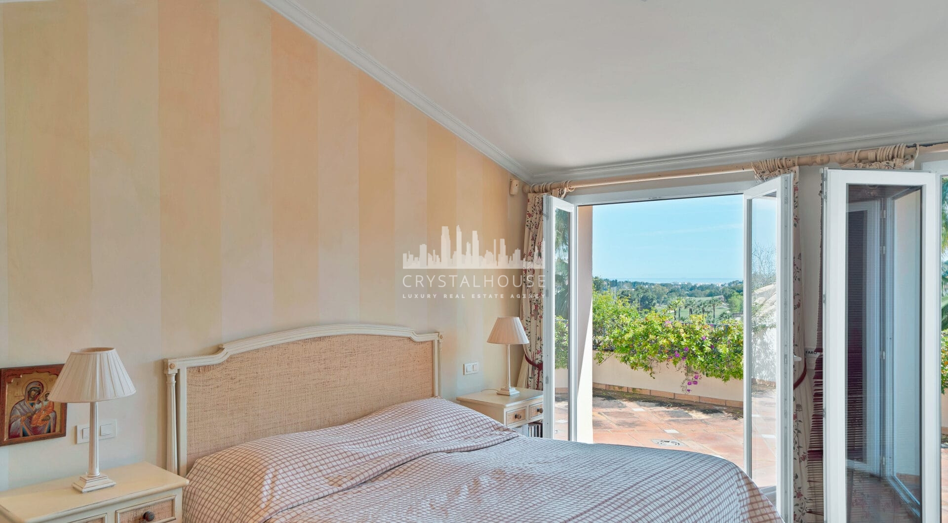 Luxury Penthouse with Panoramic Golf and sea Views in Las Alamandas