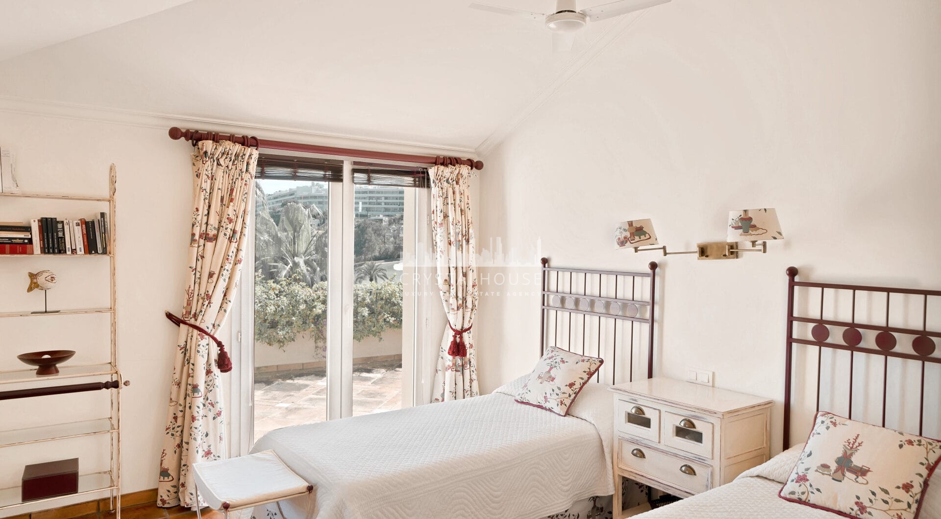 Luxury Penthouse with Panoramic Golf and sea Views in Las Alamandas