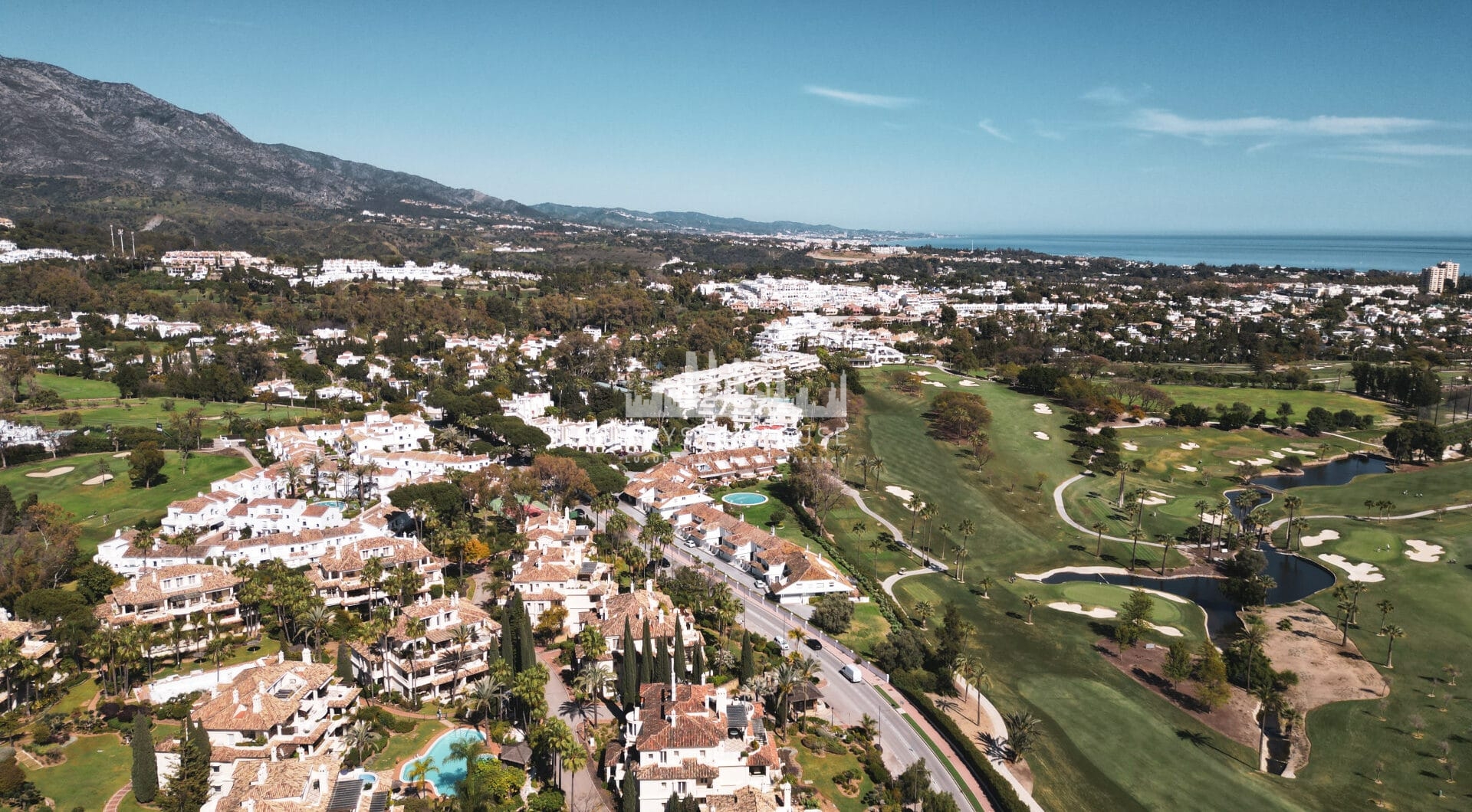 Luxury Penthouse with Panoramic Golf and sea Views in Las Alamandas