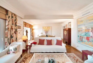 Luxury Penthouse with Panoramic Golf and sea Views in Las Alamandas