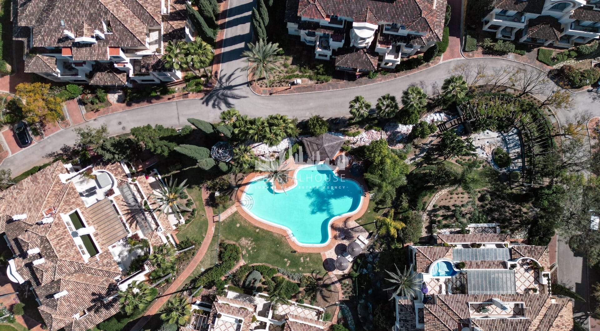 Luxury Penthouse with Panoramic Golf and sea Views in Las Alamandas