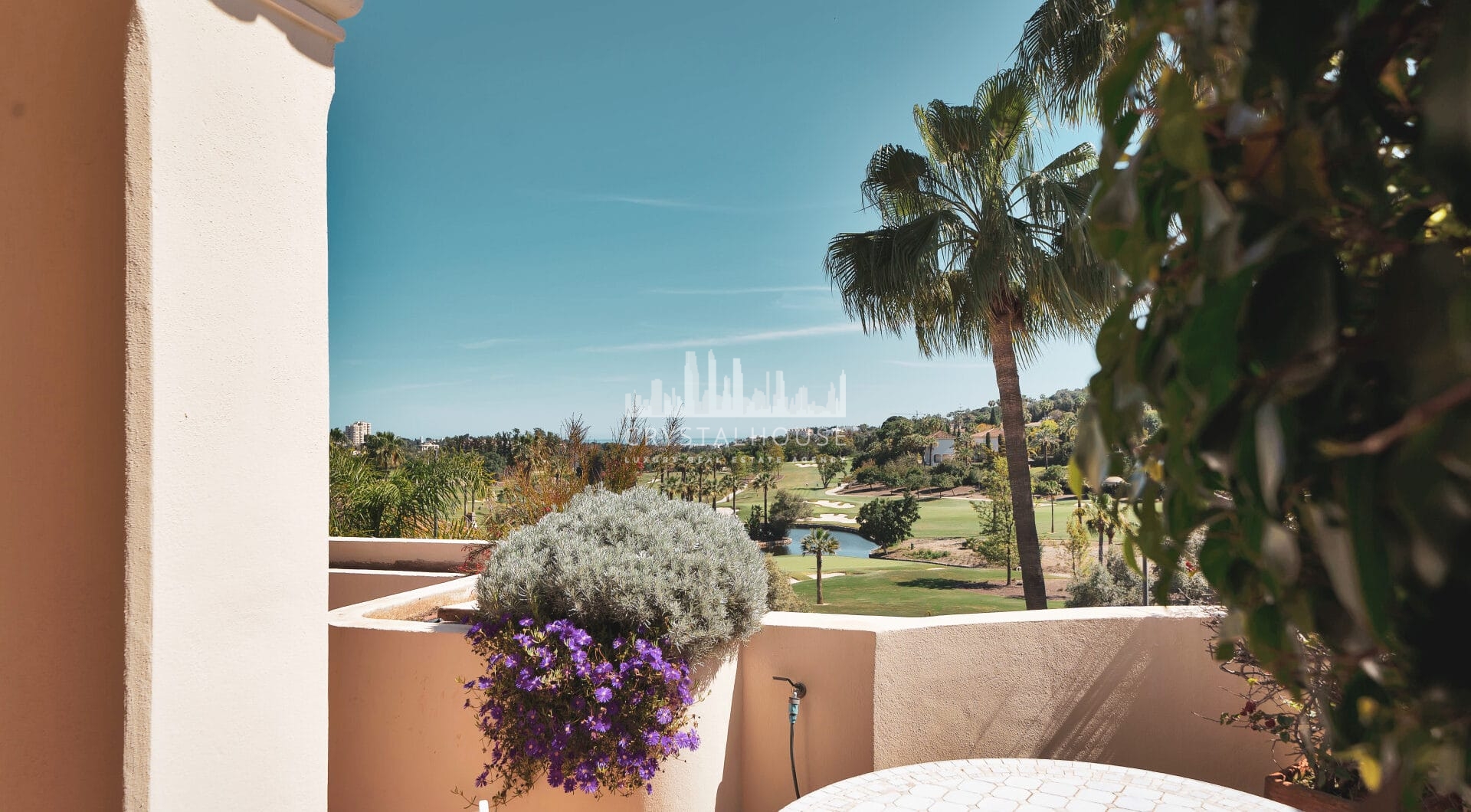 Luxury Penthouse with Panoramic Golf and sea Views in Las Alamandas