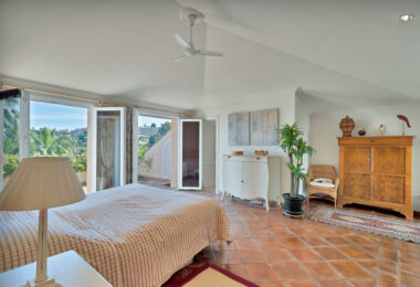 Luxury Penthouse with Panoramic Golf and sea Views in Las Alamandas