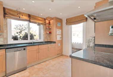 Luxury Penthouse with Panoramic Golf and sea Views in Las Alamandas