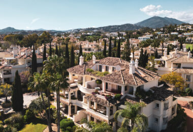 Luxury Penthouse with Panoramic Golf and sea Views in Las Alamandas