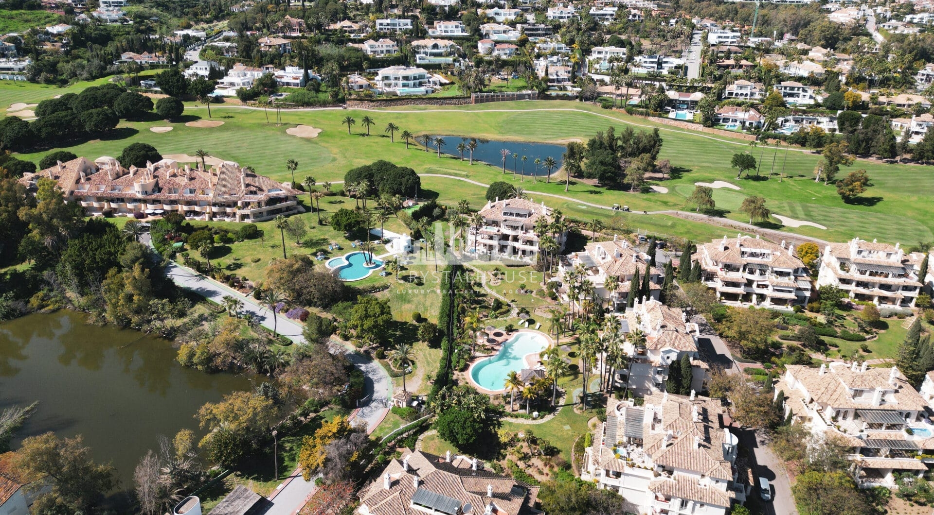 Luxury Penthouse with Panoramic Golf and sea Views in Las Alamandas