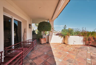 Luxury Penthouse with Panoramic Golf and sea Views in Las Alamandas