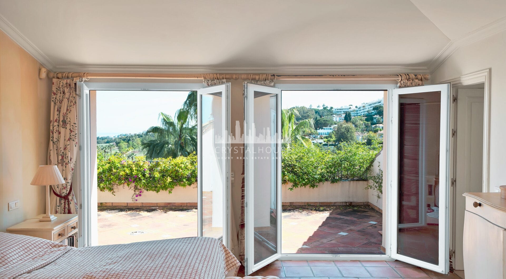 Luxury Penthouse with Panoramic Golf and sea Views in Las Alamandas