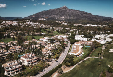 Luxury Penthouse with Panoramic Golf and sea Views in Las Alamandas