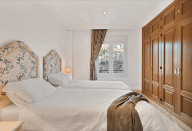 Elegant Semi-Detached Home in Santa Clara Golf – Sea Views, Private Garden &amp; Year-Round Terrace