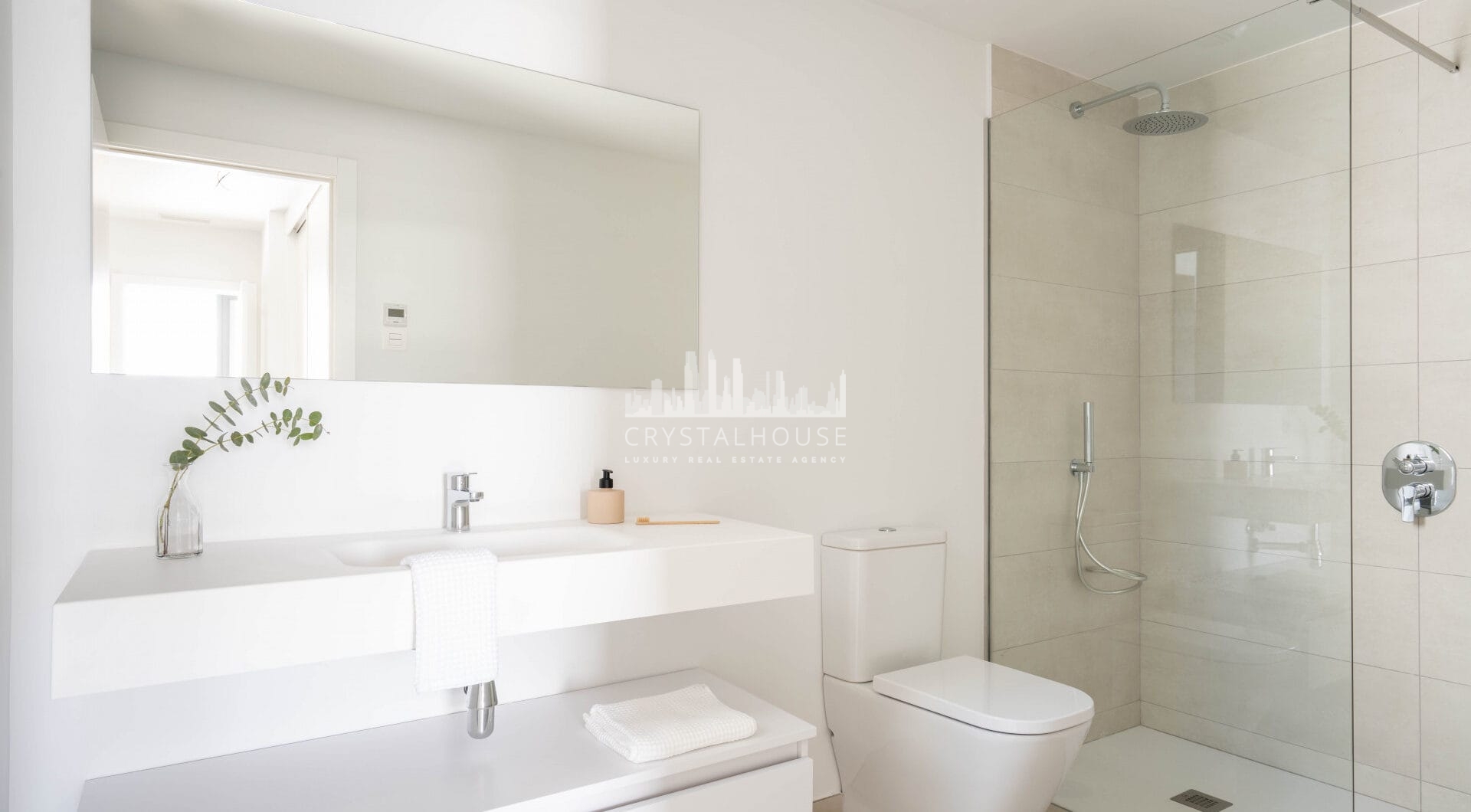 Discover the perfect blend of luxury and convenience with this brand-new corner apartment in the highly sought-after Higueron West.