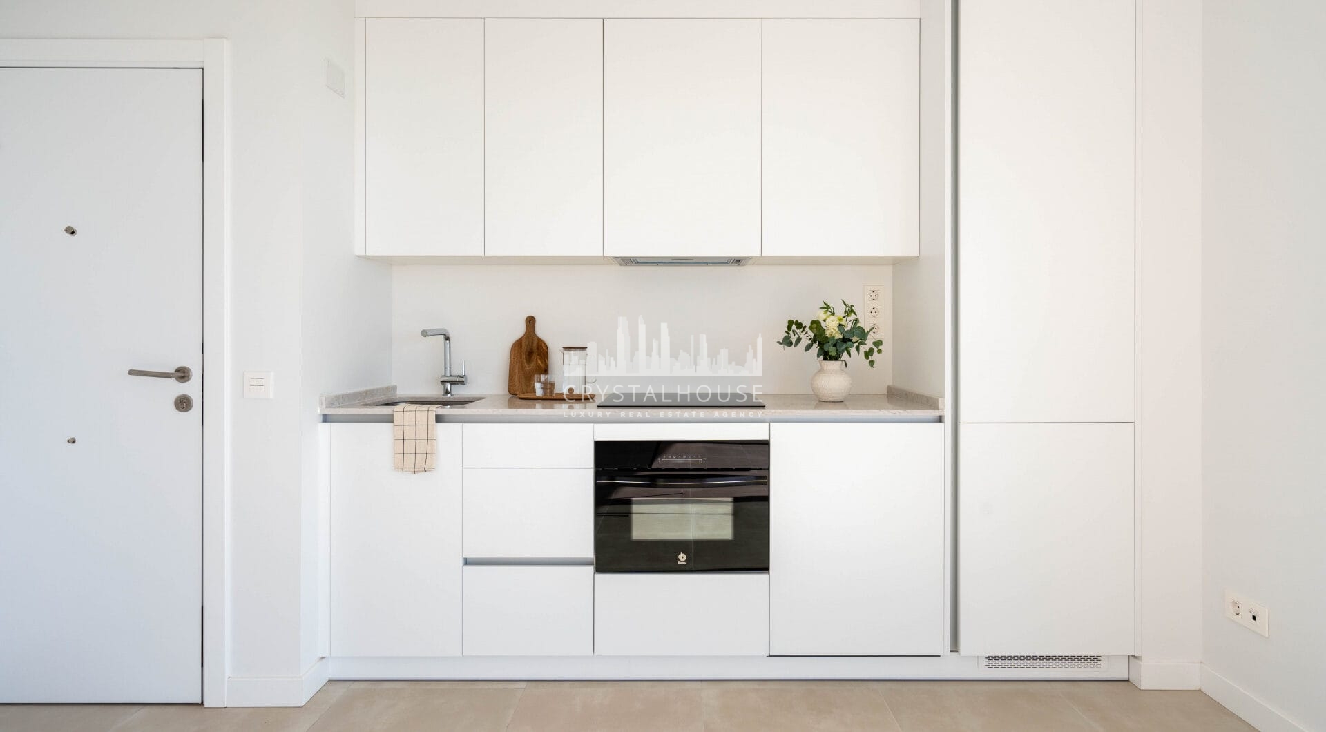 Discover the perfect blend of luxury and convenience with this brand-new corner apartment in the highly sought-after Higueron West.