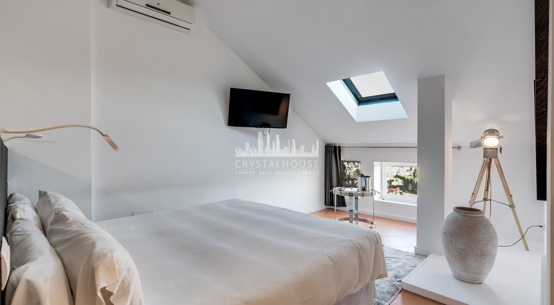 Amazing property with panoramic views!