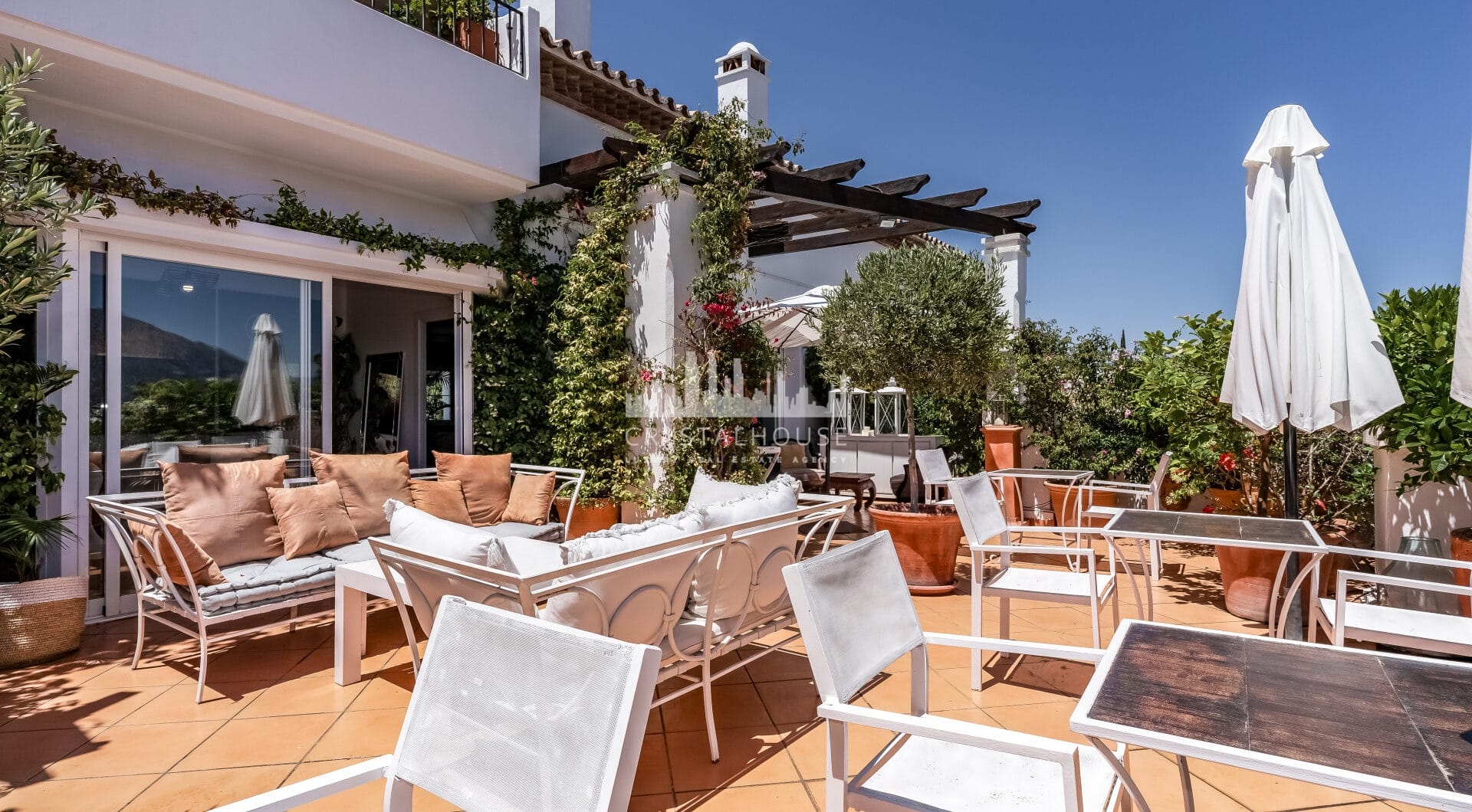 Amazing property with panoramic views!
