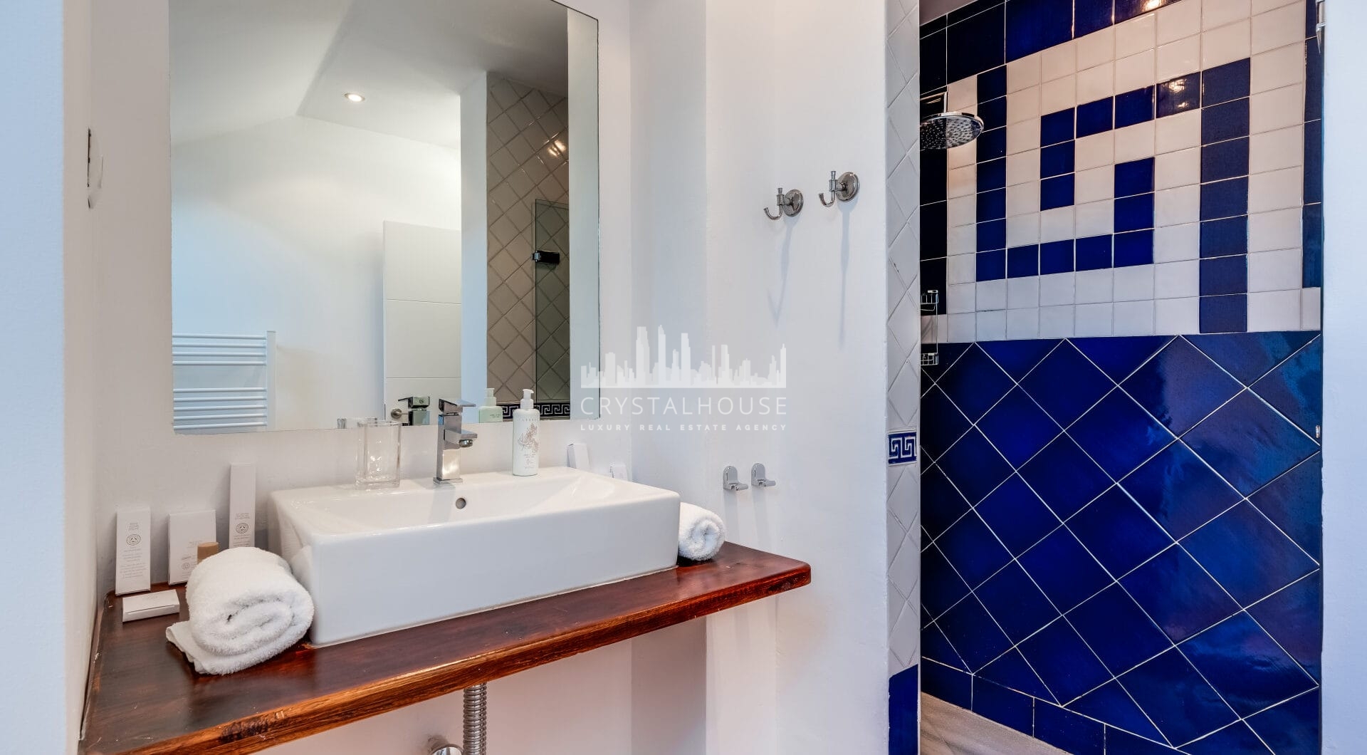 Amazing property with panoramic views!