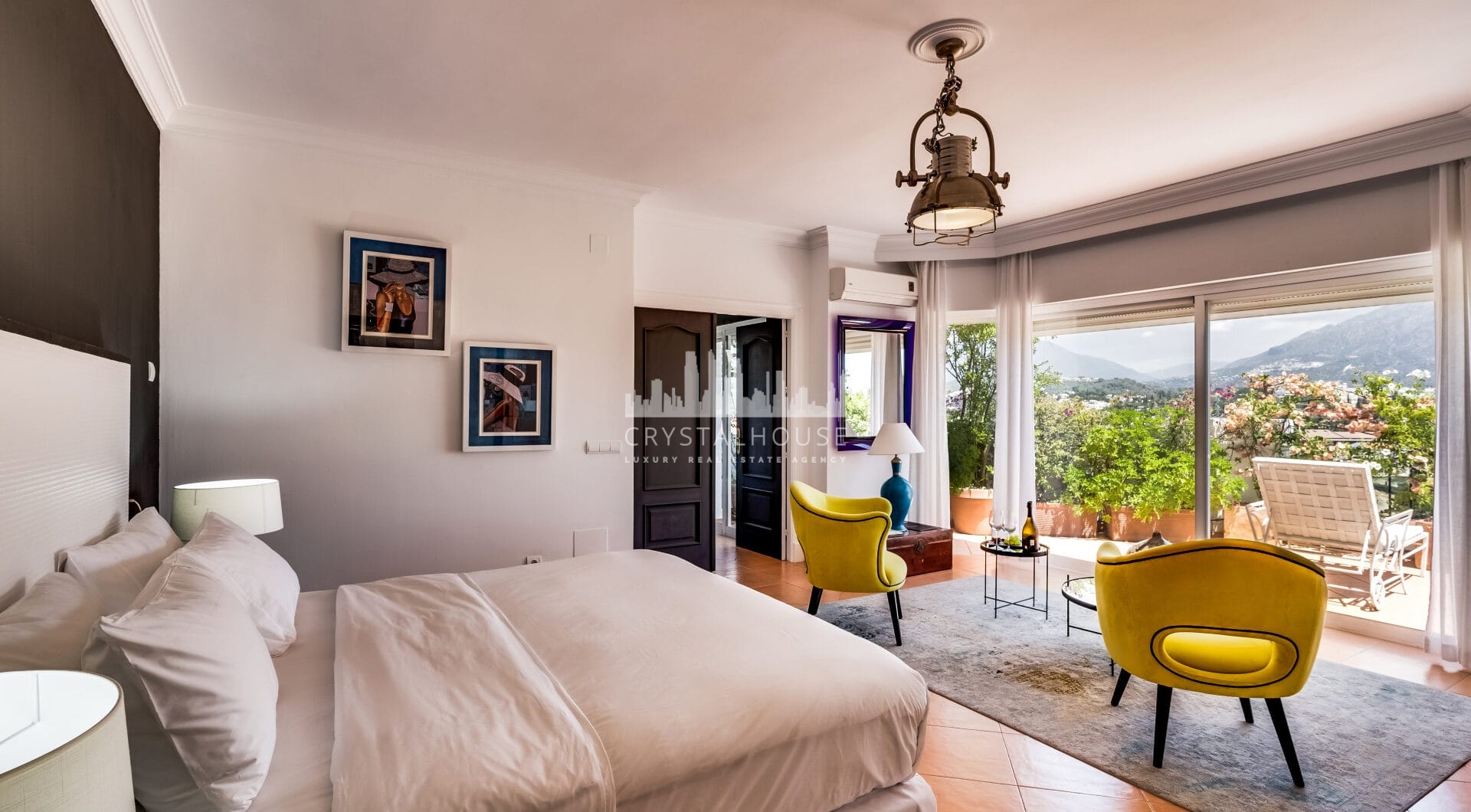 Amazing property with panoramic views!