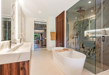 Amazing South facing 3 bedroom and 3-bathroom ground floor apartment