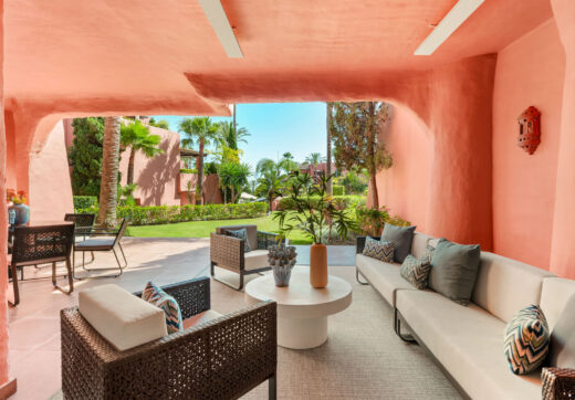 Amazing South facing 3 bedroom and 3-bathroom ground floor apartment