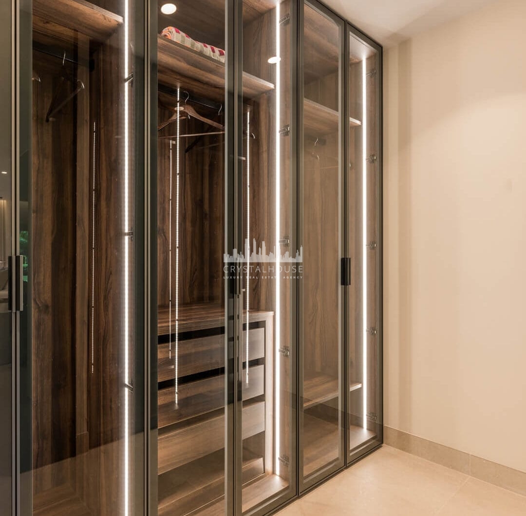 Amazing South facing 3 bedroom and 3-bathroom ground floor apartment