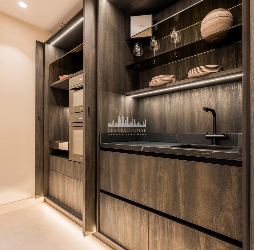 Amazing South facing 3 bedroom and 3-bathroom ground floor apartment