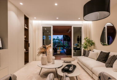 Amazing South facing 3 bedroom and 3-bathroom ground floor apartment