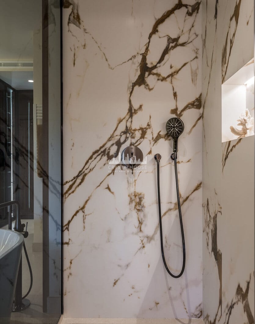 Amazing South facing 3 bedroom and 3-bathroom ground floor apartment