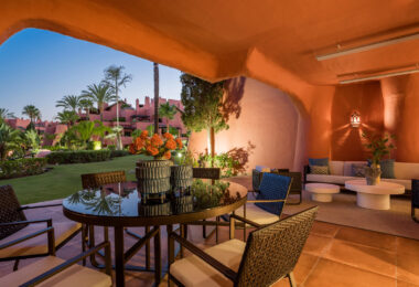 Amazing South facing 3 bedroom and 3-bathroom ground floor apartment