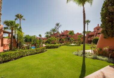 Amazing South facing 3 bedroom and 3-bathroom ground floor apartment