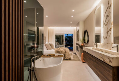 Amazing South facing 3 bedroom and 3-bathroom ground floor apartment