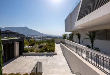 STUNNING CORNER MIDDLE FLOOR APARTMENT WITH PANORAMIC GOLF &amp; SEA VIEWS