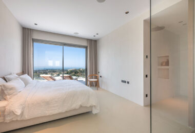 STUNNING CORNER MIDDLE FLOOR APARTMENT WITH PANORAMIC GOLF &amp; SEA VIEWS
