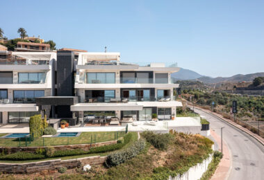 STUNNING CORNER MIDDLE FLOOR APARTMENT WITH PANORAMIC GOLF &amp; SEA VIEWS