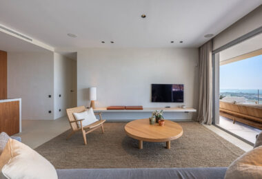 STUNNING CORNER MIDDLE FLOOR APARTMENT WITH PANORAMIC GOLF &amp; SEA VIEWS