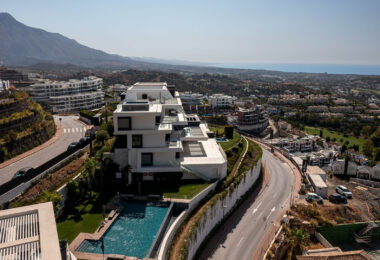 STUNNING CORNER MIDDLE FLOOR APARTMENT WITH PANORAMIC GOLF &amp; SEA VIEWS