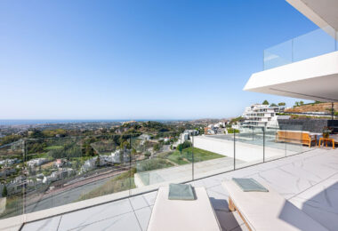 STUNNING CORNER MIDDLE FLOOR APARTMENT WITH PANORAMIC GOLF &amp; SEA VIEWS