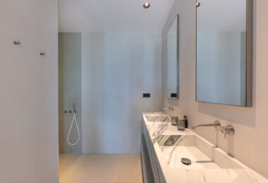 STUNNING CORNER MIDDLE FLOOR APARTMENT WITH PANORAMIC GOLF &amp; SEA VIEWS