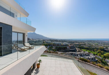 STUNNING CORNER MIDDLE FLOOR APARTMENT WITH PANORAMIC GOLF &amp; SEA VIEWS