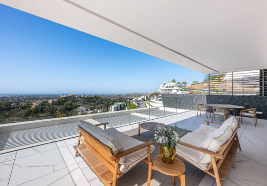 STUNNING CORNER MIDDLE FLOOR APARTMENT WITH PANORAMIC GOLF &amp; SEA VIEWS