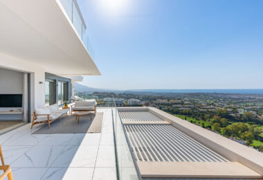 STUNNING CORNER MIDDLE FLOOR APARTMENT WITH PANORAMIC GOLF &amp; SEA VIEWS