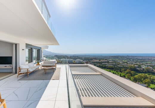 STUNNING CORNER MIDDLE FLOOR APARTMENT WITH PANORAMIC GOLF &amp; SEA VIEWS