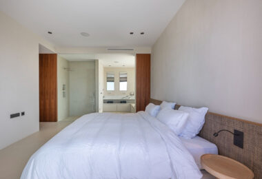 STUNNING CORNER MIDDLE FLOOR APARTMENT WITH PANORAMIC GOLF &amp; SEA VIEWS