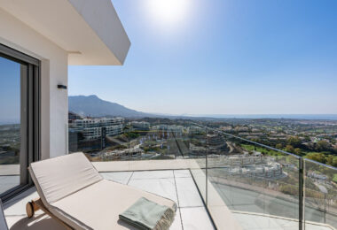 STUNNING CORNER MIDDLE FLOOR APARTMENT WITH PANORAMIC GOLF &amp; SEA VIEWS
