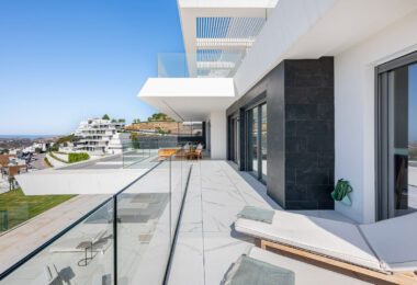 STUNNING CORNER MIDDLE FLOOR APARTMENT WITH PANORAMIC GOLF &amp; SEA VIEWS