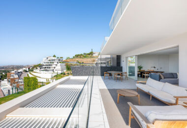STUNNING CORNER MIDDLE FLOOR APARTMENT WITH PANORAMIC GOLF &amp; SEA VIEWS